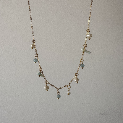 Colar com pendentes