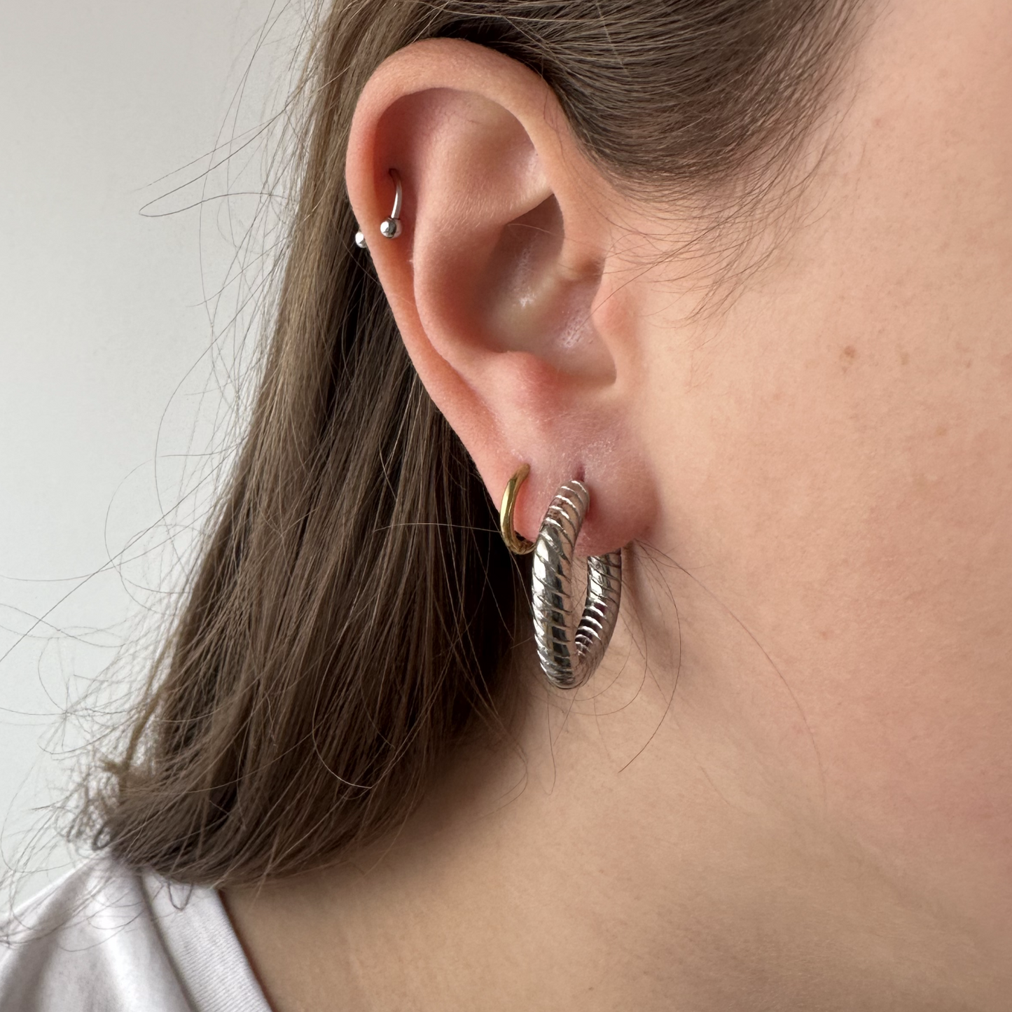 Brincos com efeito cortado