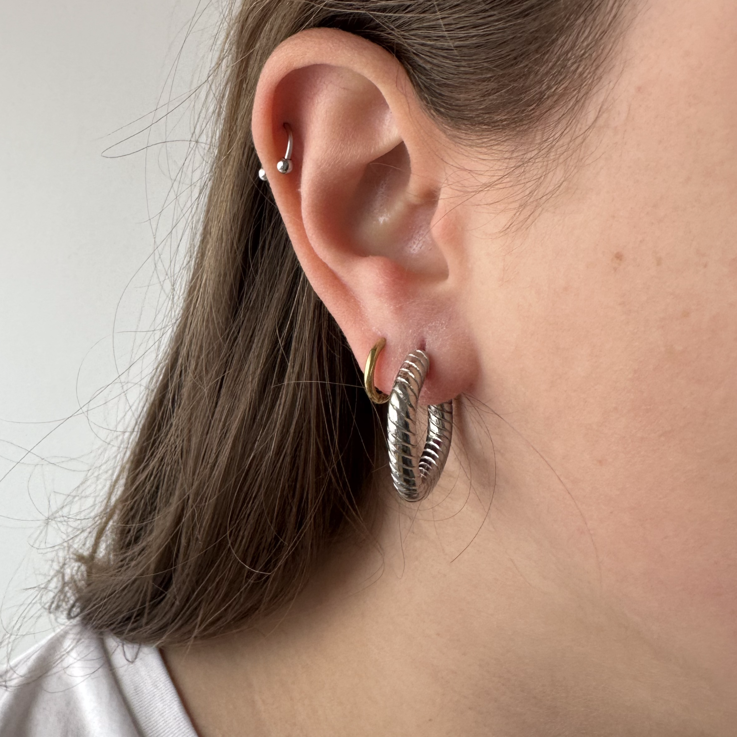 Brincos com efeito cortado